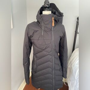 Women's Sleek Indygena Black Puffer Jacket
